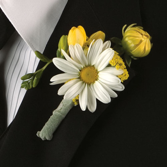 Daisy Boutonniere